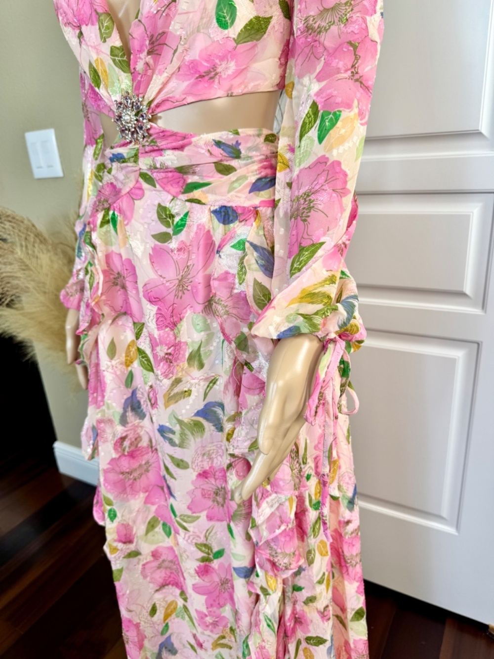LONG SLEEVE PINK FLORAL MAXI DRESS WITH RUFFLES AND CUTOUT - Picture 12 of 17
